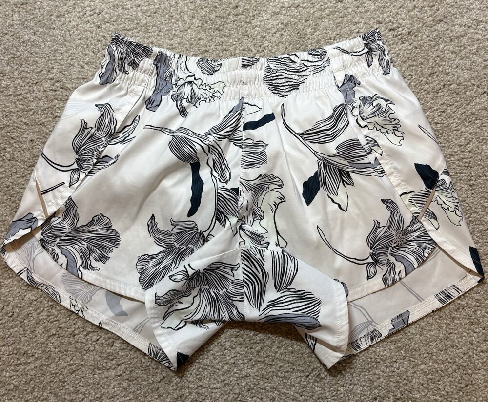 Athleta Racer Run Short 4.5 Small Floral Nouveau Print White Built In Brief EUC